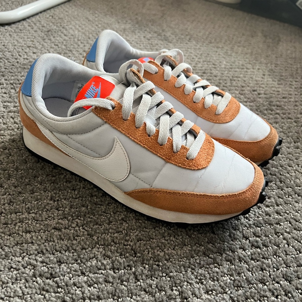 Nike Daybreak Waffle sole Football Gray Sz 7 eu 38  EUC